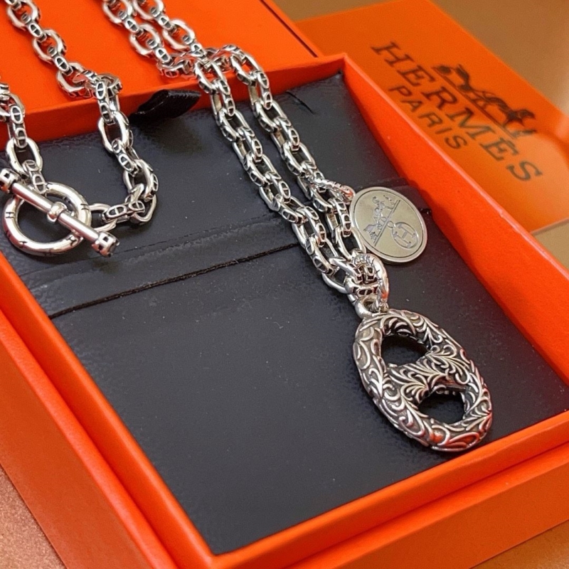 H**me5 necklaces